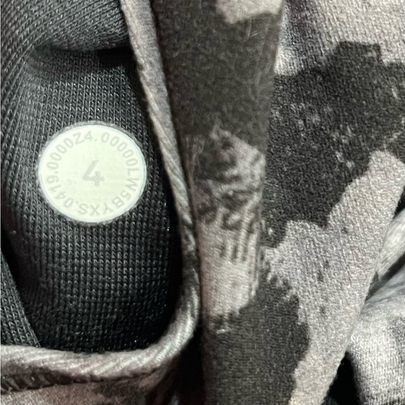 Lululemon Align Crop Floral Illusion Ice Grey Multi sz 4 - Picture 10 of 12